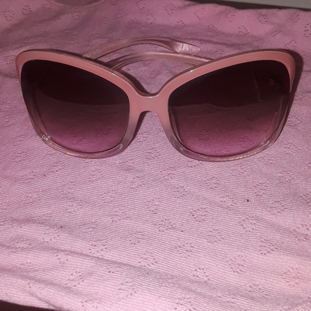 LIKE NEW FASHIONISTA SUN GLASSES